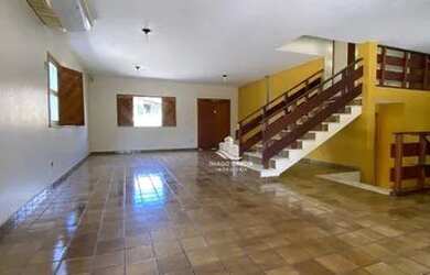 Imagem: A casa possui 4 Dormitórios, 1 Banheiro, 4 Vagas na garagem