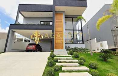 Imagem: A casa possui 4 Dormitórios, 5 Banheiros, 4 Vagas na garagem