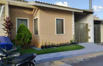 Imagem: A casa em condomínio possui 3 Dormitórios, 2 Banheiros, 2