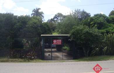 Imagem: A casa possui 4 Dormitórios, 2 Banheiros, 1.090m² de Área