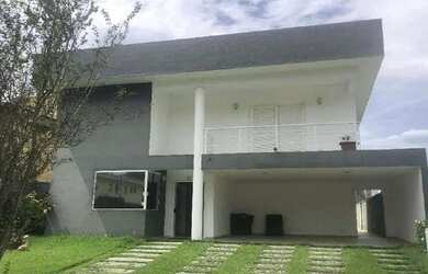 Imagem: A casa possui 4 Dormitórios, 4 Banheiros, 5 Vagas na garagem