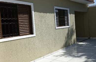 Imagem: A casa possui 3 Dormitórios, 1 Banheiro, 3 Vagas na garagem