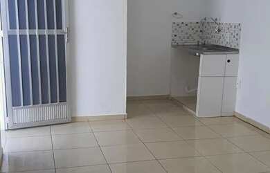 Imagem: A casa em condomínio possui 1 Dormitório, 1 Banheiro e está