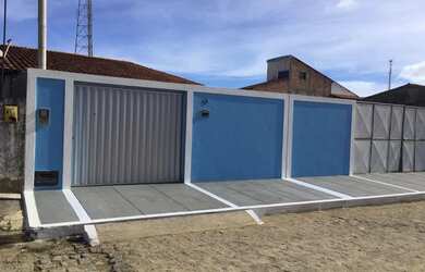 Imagem: A casa possui 3 Dormitórios, 2 Banheiros, 1 Vaga na garagem