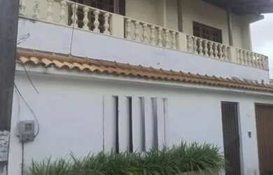 Imagem: A casa possui 2 Dormitórios, 2 Banheiros, 2 Vagas na garagem