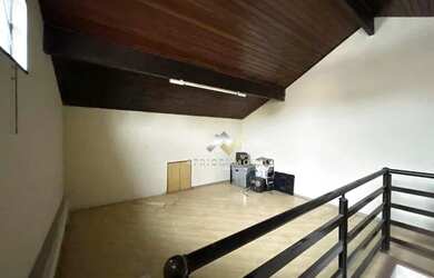 Imagem: A casa possui 3 Dormitórios, 3 Banheiros, 4 Vagas na garagem