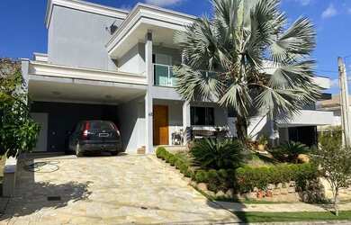 Imagem: A casa em condomínio possui 3 Dormitórios, 4 Banheiros, 4