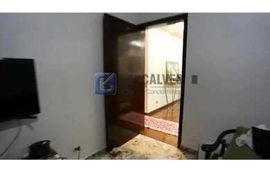 Imagem: A casa possui 3 Dormitórios, 1 Banheiro, 5 Vagas na garagem