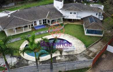 Imagem: A casa possui 5 Dormitórios, 5 Banheiros, 5 Vagas na garagem