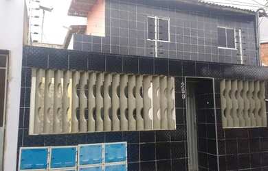 Imagem: A casa possui 1 Dormitório, 1 Banheiro e está localizado