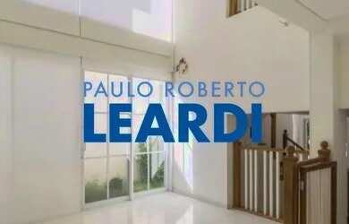 Imagem: A casa possui 4 Dormitórios, 5 Banheiros, 3 Vagas na garagem