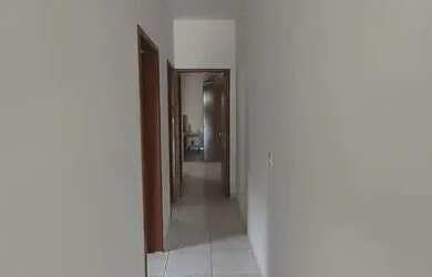 Imagem: A casa possui 2 Dormitórios, 1 Banheiro, 1 Vaga na garagem