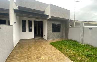 Imagem: A casa possui 3 Dormitórios, 2 Banheiros, 1 Vaga na garagem