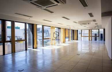 Imagem: O depósito possui 3.000m² de Área e está localizado em