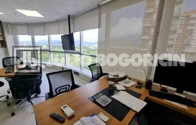 Imagem: O depósito possui 1 Vaga na garagem, 37m² de Área e está