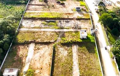 Imagem: O terreno possui 200m² de Área e está localizado em Guaraituba