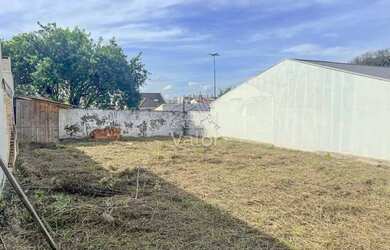 Imagem: O terreno possui 270m² de Área e está localizado em Bacacheri