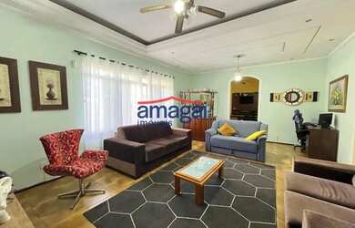 Imagem: A casa possui 3 Dormitórios, 3 Banheiros, 3 Vagas na garagem