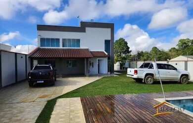 Imagem: A casa possui 4 Dormitórios, 4 Banheiros, 2 Vagas na garagem