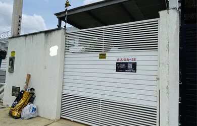 Imagem: A casa possui 3 Dormitórios, 2 Banheiros, 1 Vaga na garagem