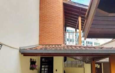 Imagem 2: Casa à venda em Cotia, Jardim Semiramis, com 3 quartos, com 209 m²