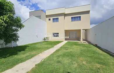 Imagem: A casa em condomínio possui 3 Dormitórios, 4 Banheiros, 200m²