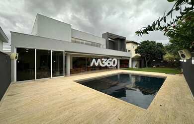 Imagem: A casa possui 4 Dormitórios, 5 Banheiros, 5 Vagas na garagem