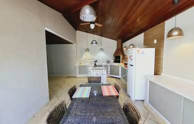 Imagem: A casa em condomínio possui 3 Dormitórios, 3 Banheiros, 2