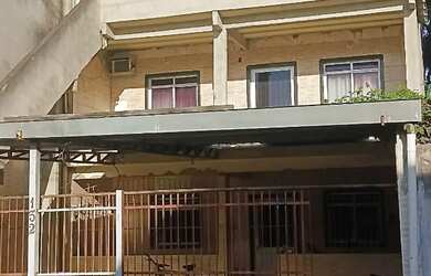 Imagem: A casa possui 5 Dormitórios, 3 Banheiros, 1 Vaga na garagem