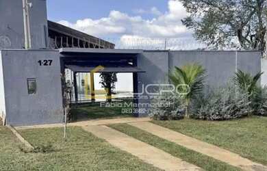 Imagem: A casa possui 2 Dormitórios, 2 Banheiros, 4 Vagas na garagem