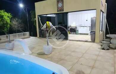 Imagem: A casa em condomínio possui 4 Dormitórios, 2 Banheiros, 5