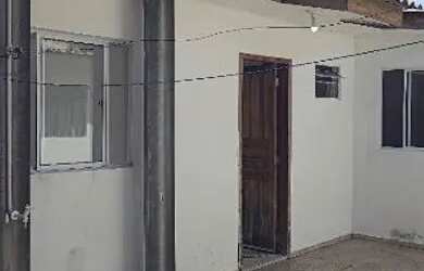 Imagem: A casa possui 1 Dormitório, 1 Banheiro e está localizado