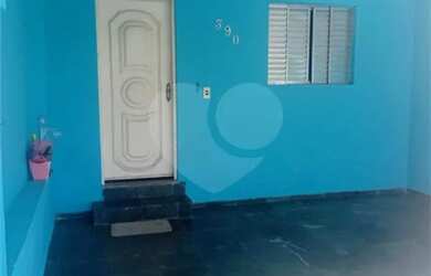 Imagem: A casa possui 3 Dormitórios, 3 Banheiros, 2 Vagas na garagem