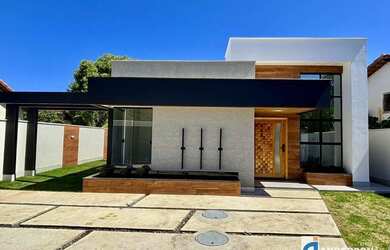 Imagem: A casa possui 3 Dormitórios, 2 Banheiros, 3 Vagas na garagem