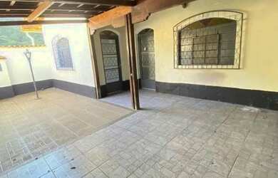 Imagem: A casa possui 2 Dormitórios, 1 Banheiro, 1 Vaga na garagem