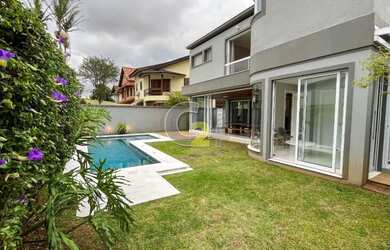 Imagem: A casa em condomínio possui 5 Dormitórios, 5 Banheiros, 5