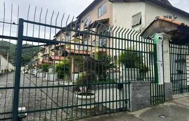 Imagem: A casa em condomínio possui 4 Dormitórios, 4 Banheiros, 1