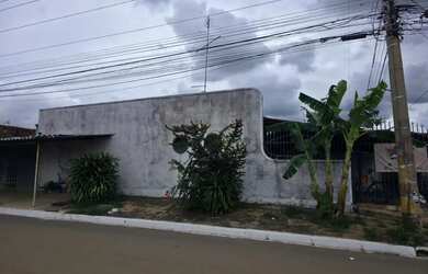 Imagem: A casa possui 3 Dormitórios, 2 Banheiros, 4 Vagas na garagem