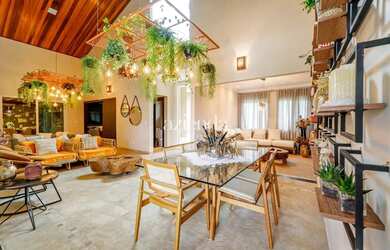 Imagem: A casa em condomínio possui 5 Dormitórios, 5 Banheiros, 5