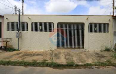 Imagem: A casa possui 2 Dormitórios, 2 Banheiros, 1 Vaga na garagem