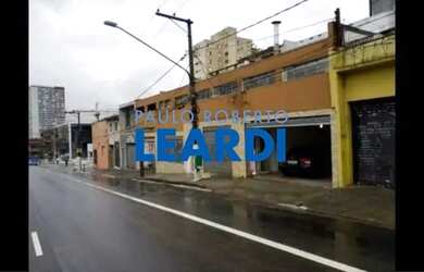 Imagem: O depósito possui 404m² de Área e está localizado em Santo