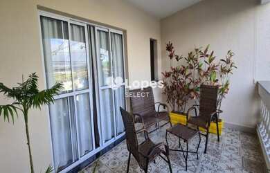 Imagem: A casa possui 3 Dormitórios, 2 Banheiros, 2 Vagas na garagem