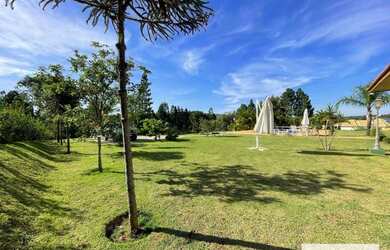 Imagem: A casa em condomínio possui 5 Dormitórios, 1 Banheiro, 5 Vagas