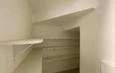 Imagem 9: Casa de condomínio para aluguel e venda possui 270 metros quadrados com 5 quartos