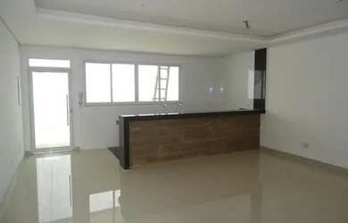 Imagem: A casa possui 3 Dormitórios, 2 Banheiros, 1 Vaga na garagem