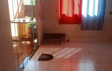 Imagem: A casa possui 2 Dormitórios, 1 Banheiro, 4 Vagas na garagem