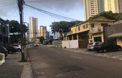 Imagem: A casa possui 5 Dormitórios, 5 Banheiros, 5 Vagas na garagem