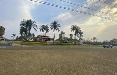 Imagem: A casa em condomínio possui 4 Dormitórios, 1 Banheiro, 2 Vagas