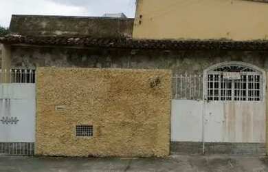 Imagem: A casa possui 3 Dormitórios, 2 Banheiros e 2 Vagas na garagem