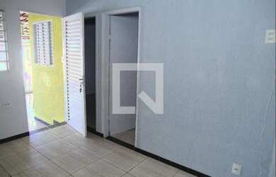 Imagem: A casa possui 2 Dormitórios, 1 Banheiro, 2 Vagas na garagem